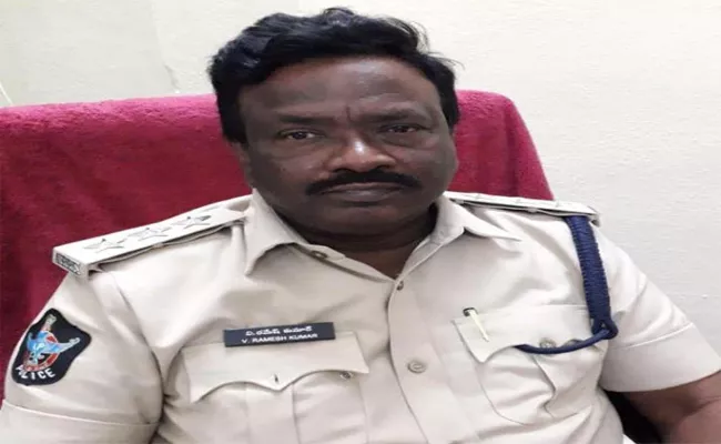 DSP Suspended By Misbehaving With Women Guntur - Sakshi