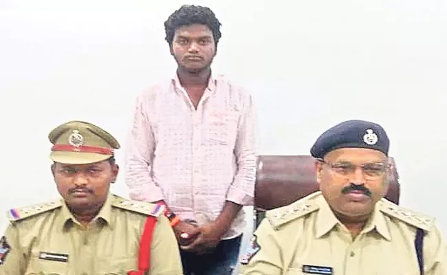 Man Arrested For Vulgar Posts In Social Media On CM Jagan - Sakshi