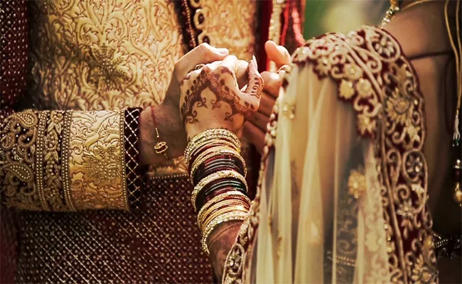 Groom Commits Suicide in Tamil nadu - Sakshi