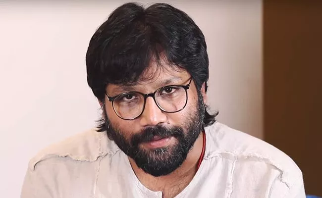 Arjun reddy Director Sundeep Reddy Vanga Fires on Bollywood Critics - Sakshi