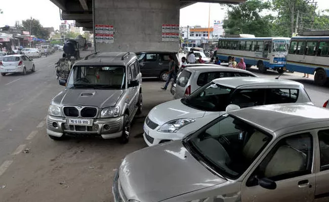 Parking Illegally In Mumbai Vehicle Owners Fined Upto Rs 23000 - Sakshi