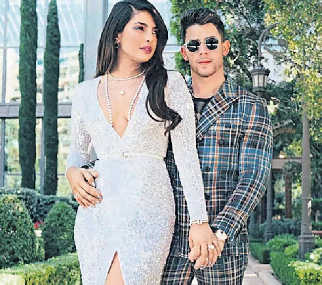 Nick Jonas and Priyanka Chopra Cook Pasta Together in Italy - Sakshi