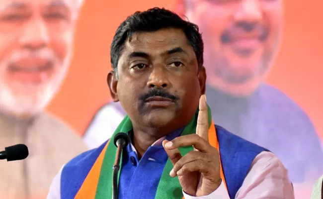 BJP Leader Muralidhar Rao Fires On KCR - Sakshi