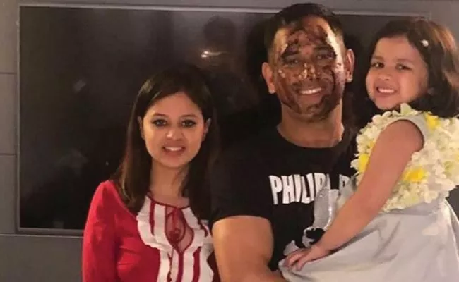 MS Dhoni 38th Birthday Wishes Pour in Social Media - Sakshi