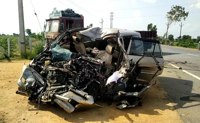 Road Accident At Amanagal - Sakshi