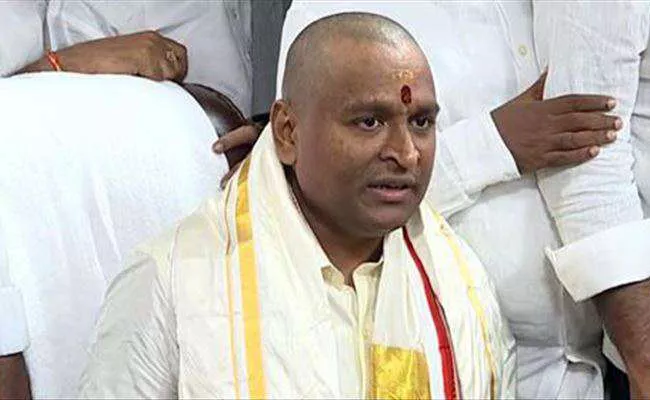 Vellampalli Srinivas At Visakhapatnam Varaha Lakshmi Narasimha Swamy Temple - Sakshi