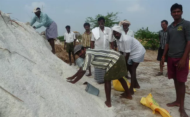 YS had supported salt farmers - Sakshi