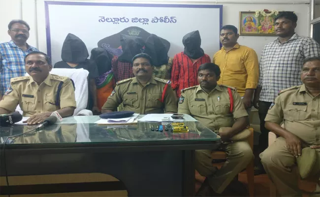 Arrest Of A Gang Addicted To Bad Habits - Sakshi