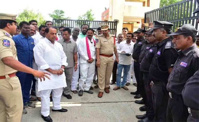 Minister Indra Karan Reddy Visited IIIT Basara - Sakshi