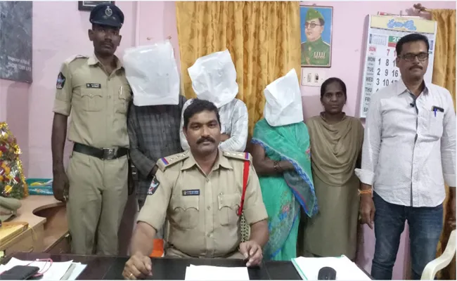 Police Have Arrested Girlfriend In Murder Of Her Boyfriend - Sakshi