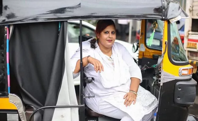 Mumbai Woman Rickshaw Driver Relates Her Story In Viral Post - Sakshi