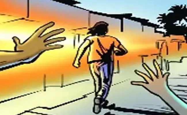  Remand Prisoner Ran Away From Kakinada Govt. Hospital - Sakshi