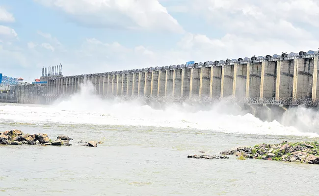 Godavari And Krishna Bring Copious ater To Telangana Projects - Sakshi