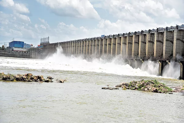 Huge Flood water flow with rains - Sakshi