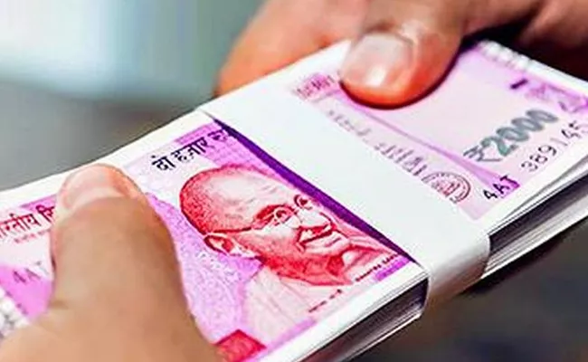 Rupee recovers but trades lower at 69 07 per dollar - Sakshi