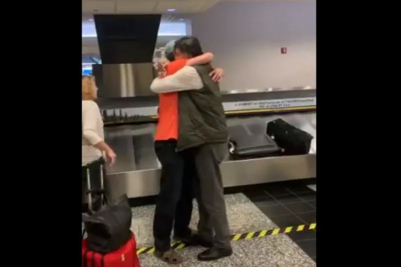 Man Meets His Brother at US Airport for the First Time in 20 Years - Sakshi