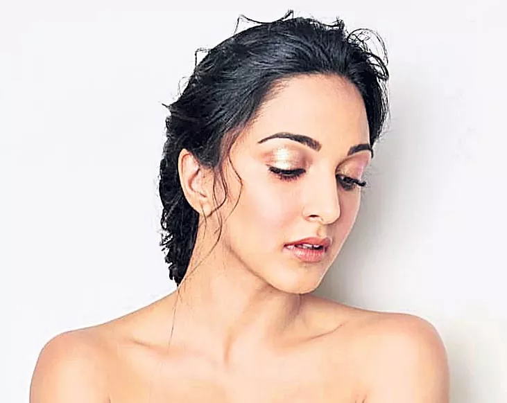 Kiara Advani to Play Female Lead Opposite Vijay - Sakshi