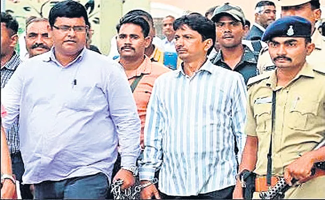 Pranay Murderer Asghar Ali Passing to Gujarath - Sakshi