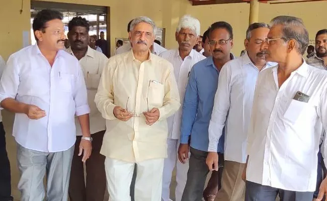 Tobacco Board Chairman Visits Prakasam District - Sakshi