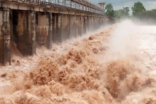 Reduced Godavari flood at the top - Sakshi