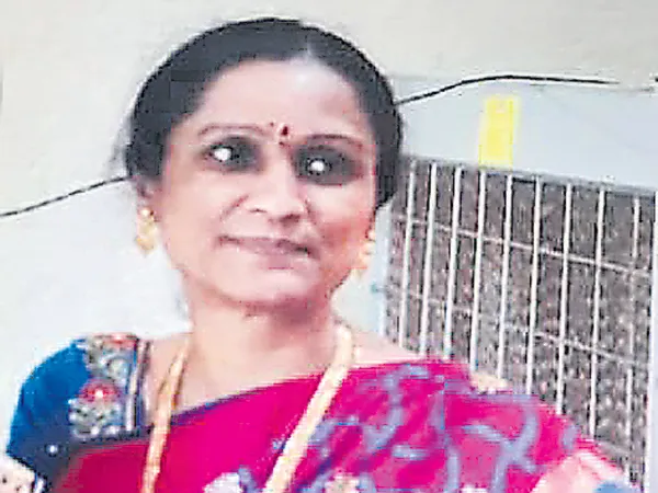 Humanist Vinil donated his wife Organs after her death - Sakshi