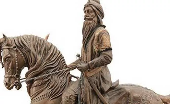 Maharaja Ranjit Singh Statue Vandalised In Pakistan - Sakshi