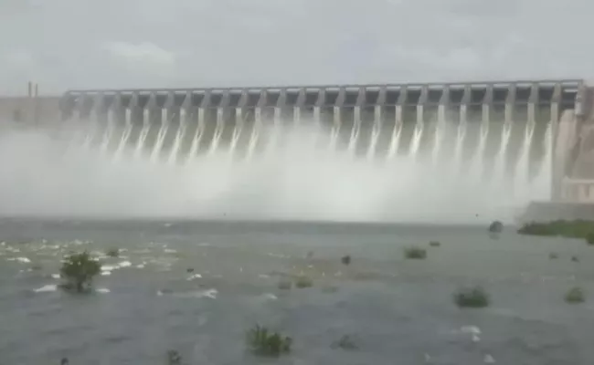 Water Released From Nagarjuna Sagar To Pulichinthala - Sakshi