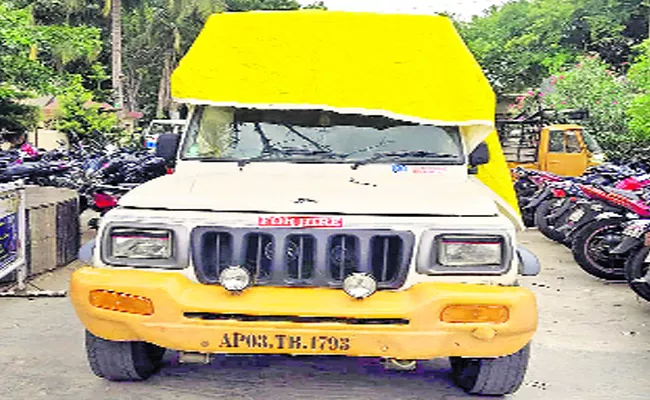 Tamil Nadu Rice Illegally Transport In Chittoor District - Sakshi