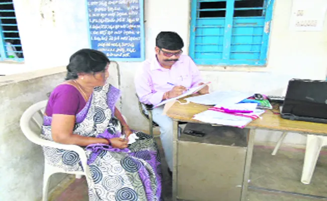 Corrupt Government Employees In Mahabubnagar - Sakshi