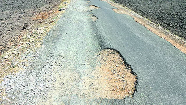 Roads are Not Completed In Kurnool - Sakshi