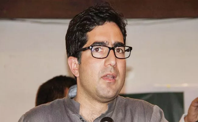 Shah Faesal Detained At Delhi Airport - Sakshi