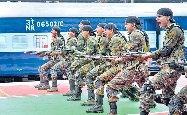 Railways induct CORAS commandos, to be deployed in Naxal - Sakshi