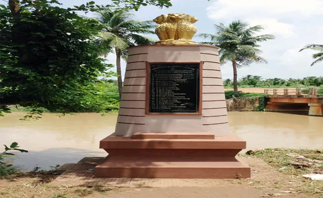 Independence Movement Leaders In Nagullanka Village - Sakshi