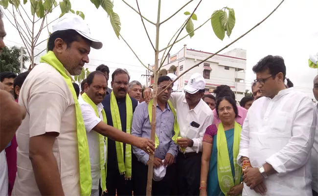 Koppula Eswar Attended The Harithaharam Programme In Manthani, Peddapalli - Sakshi