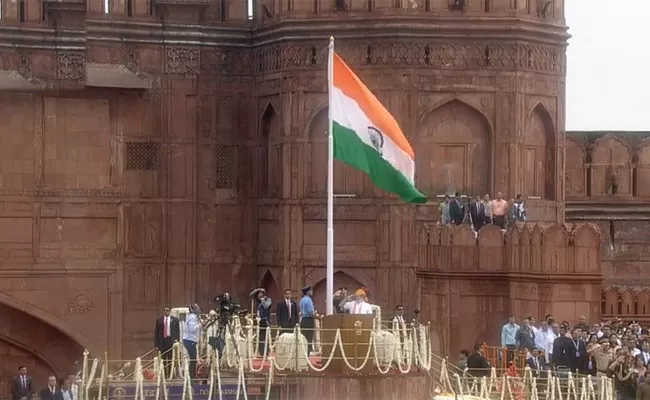 PM Modi Flag Hoisting At Red Fort In Delhi - Sakshi