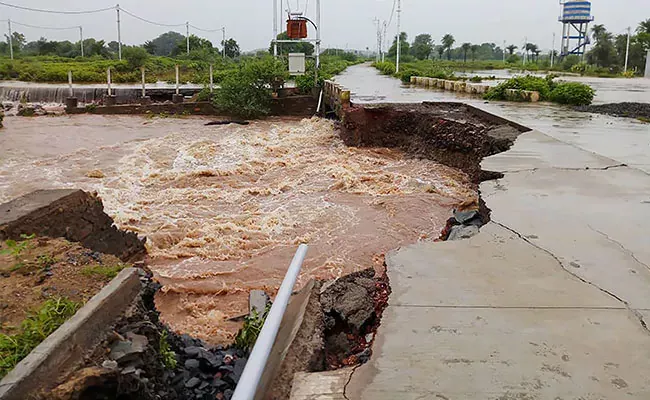 Mother Swept Away Clicking Selfies At Flooded Canal In Madhya Pradesh - Sakshi