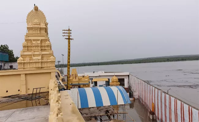 Pulichintala Water Breaches Mattapalli Lakshmi Narasimha Swamy Temple - Sakshi