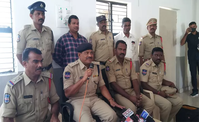 Kamareddy Police Nab The Serial House Burglar - Sakshi