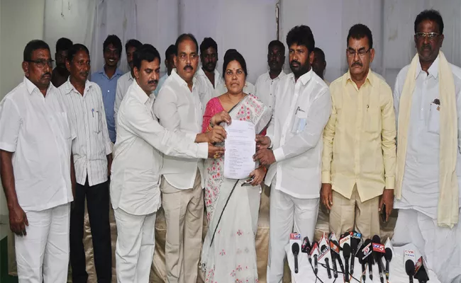 Telangana TDP Leaders Make A Beeline To Join BJP In Nalgonda District - Sakshi