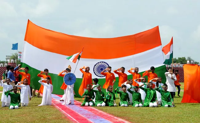 Minister Pushpa Srivani Flag Hoisting In Vijayanagaram - Sakshi