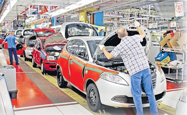 Indian Automobile Sector Slowdown Sees 15,000 Job Losses - Sakshi