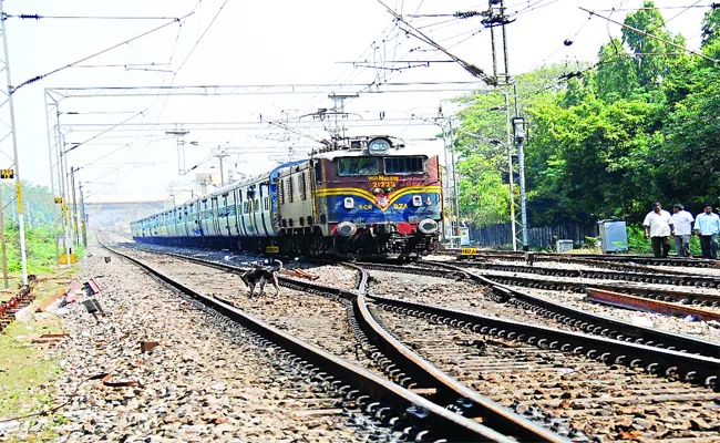 Konark Express Has Shutdown Due To Technical Problem In Kazipet Junction  - Sakshi