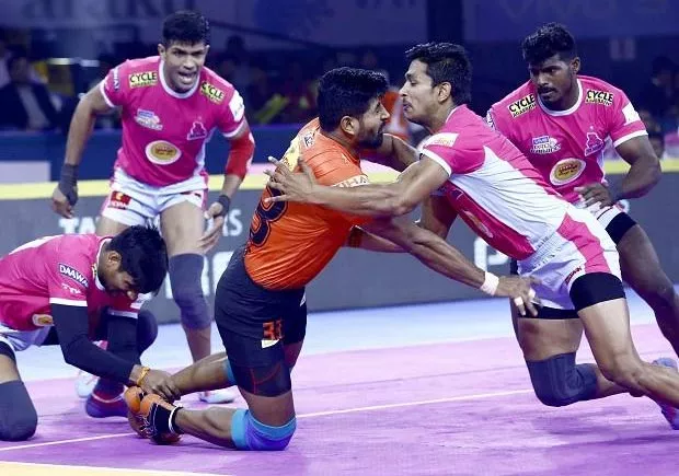 Jaipur Pink Panthers beat Pune 33-25 - Sakshi