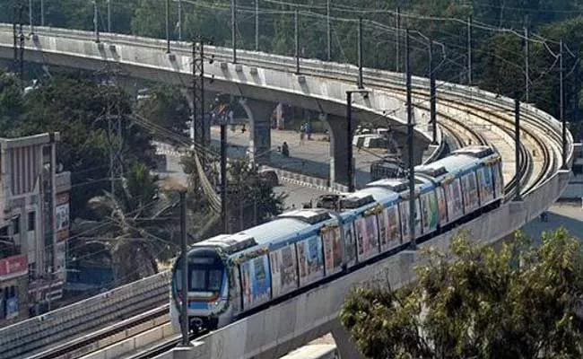 Metro Avalabul In Every Three Minutes Between Jubilee And Hitech City - Sakshi