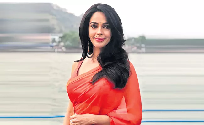 Mallika Sherawat Comments on Bold Scenes - Sakshi