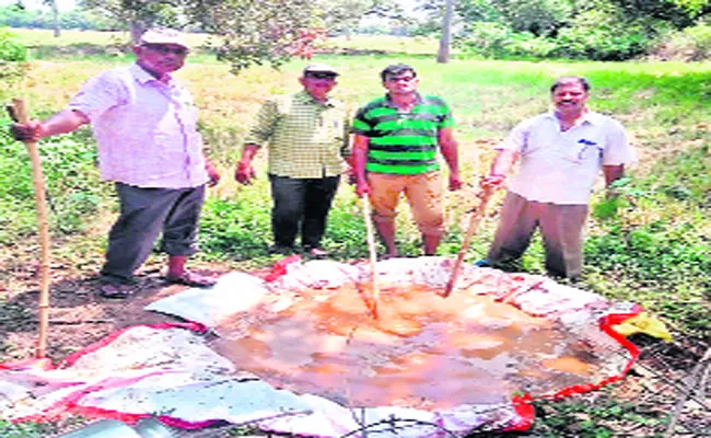 Police And Excise Officers Focus On Natu Sara Makers In East Godavari - Sakshi