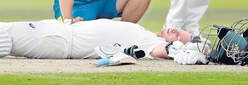 Steve Smith Returns to Bat After Nasty Blow to the Neck - Sakshi