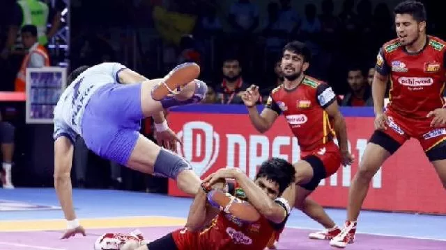 Bengaluru Bulls defeat Tamil Thalaivas - Sakshi