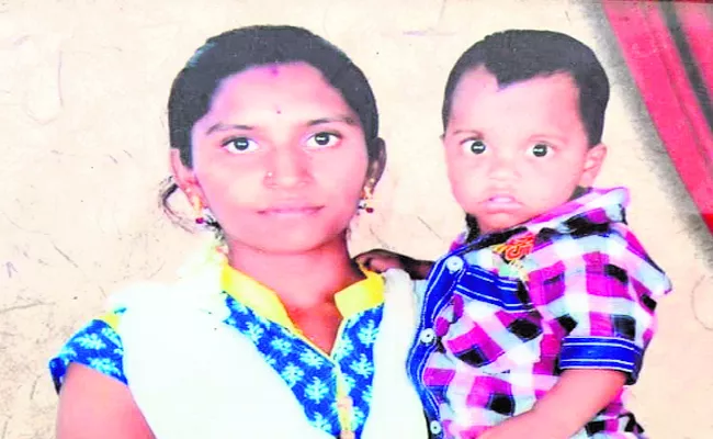 Women Suicide In Krishna River At Kurnool - Sakshi