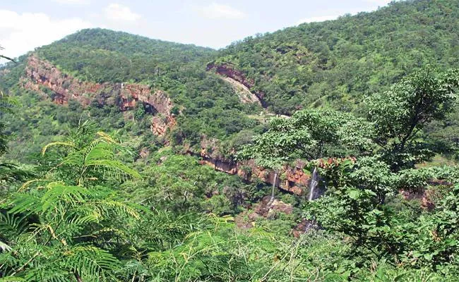 Peddagattu Villagers Protest Against Uranium Mining - Sakshi